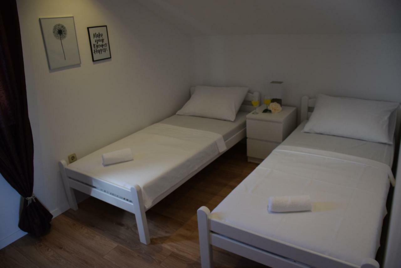 וודיצה Apartments Zelic מראה חיצוני תמונה